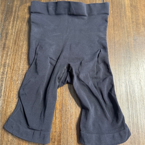 SKIMS Other - SKIMS Sculpt Mid Thigh Shorts Black Seamless Shapewear High Waist XS